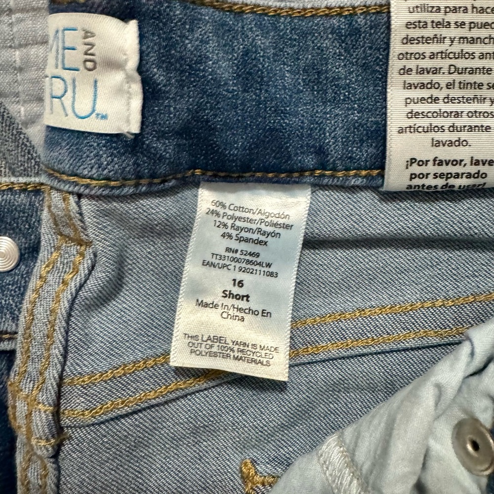 Time and Tru Jeans NWT SZ 16 Short